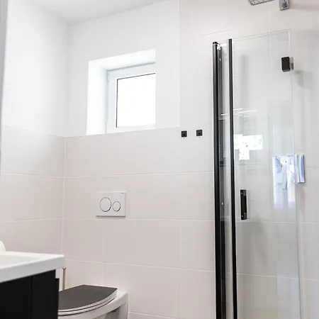 Smartstay 91 M2, Balkon, Parkplatz, Self Check-in, 2 Wcs, Kaffeevollautomat Apartment