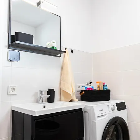 Smartstay 91 M2, Balkon, Parkplatz, Self Check-in, 2 Wcs, Kaffeevollautomat Apartment *