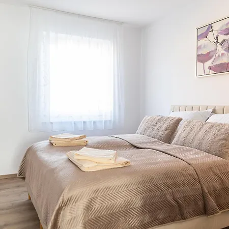 Smartstay 91 M2, Balkon, Parkplatz, Self Check-in, 2 Wcs, Kaffeevollautomat * Plattling