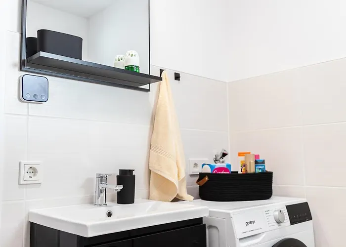 Smartstay 91 M2, Balkon, Parkplatz, Self Check-in, 2 Wcs, Kaffeevollautomat 公寓 *
